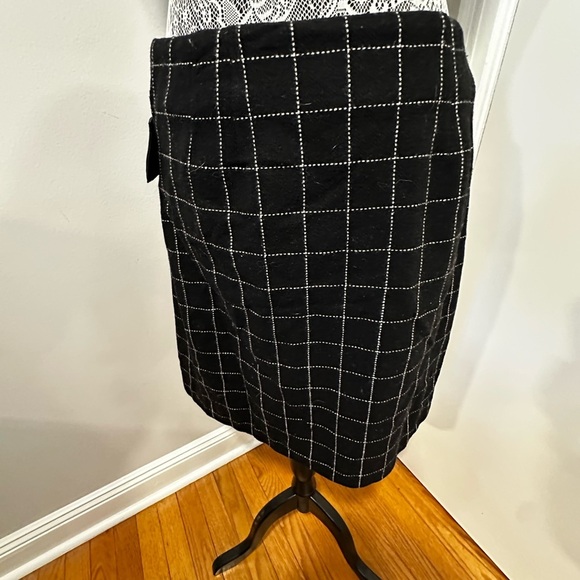 David N Wool Blend Black Windowpane Wrap Skirt Faux Leather Fringe Detail. 10. - Picture 14 of 15